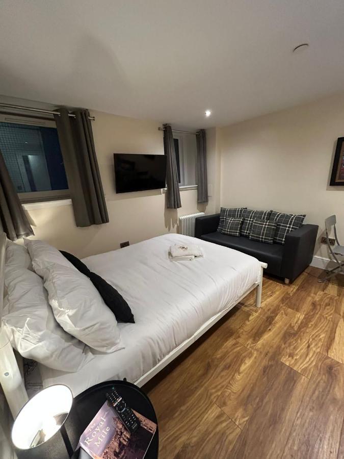 Modern Double Room With Sofa EDI Buitenkant foto